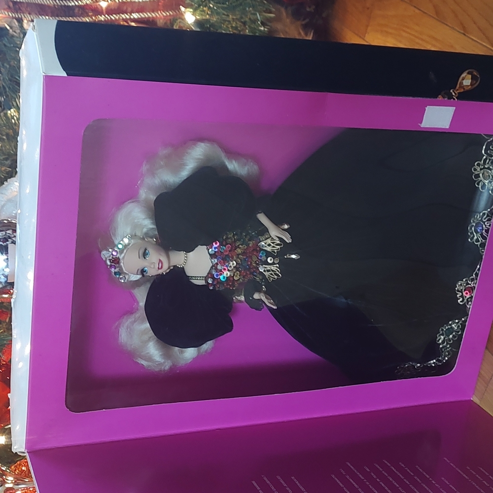 Jeweled Splendor Barbie - Picture 8 of 9